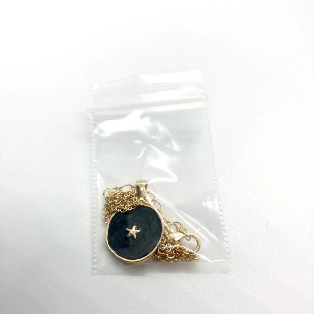 BLACK Resin Shooting Star Lucky Charms Necklace - Picture 8 of 8